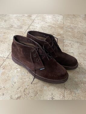 Vintage dark brown suede desert chukka boots